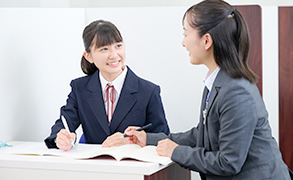 授業を受ける生徒